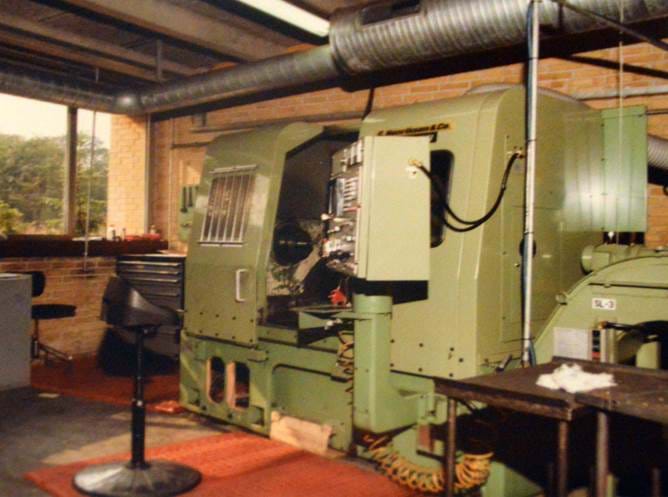 CNC-Maschine von 1982 in den Industriegebäuden in Tilst