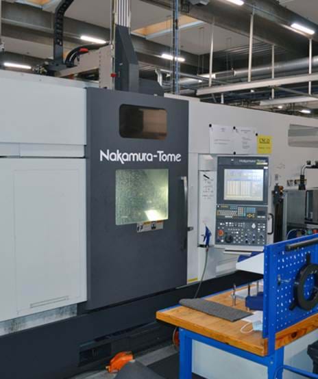 Nakamura-Tome WT-300 CNC-Drehzentrum mit Stange