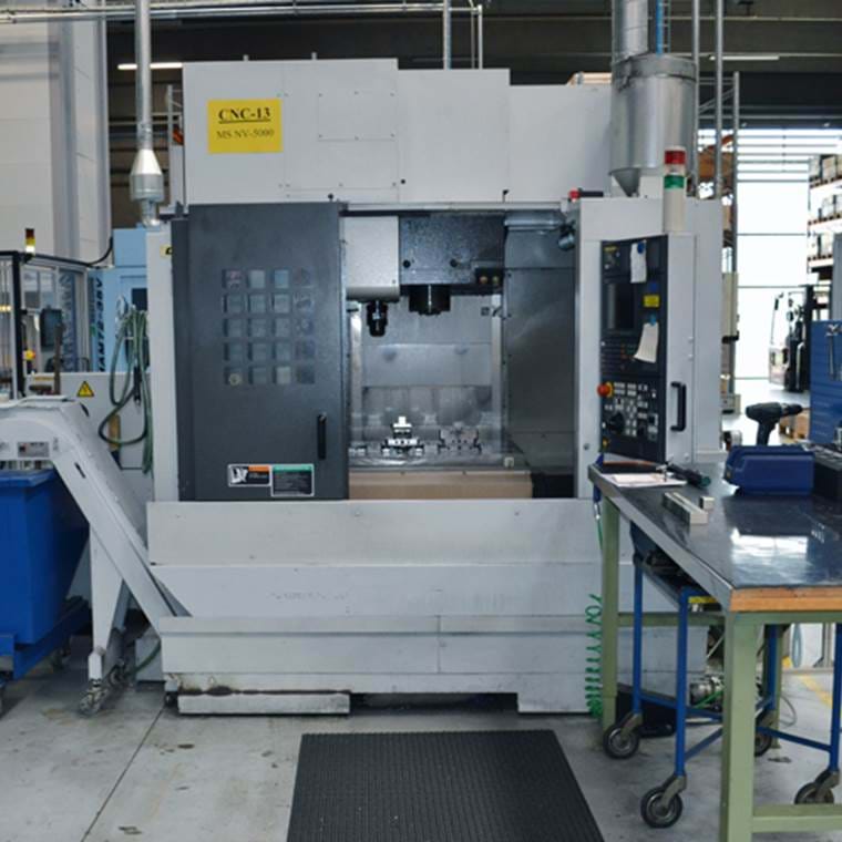 Mori Seiki NV5000 Vertikales CNC-Bearbeitungszentrum
