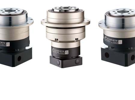 Planetengetriebe mit Abtriebsflansch auf weißem Hintergrund