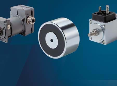 Hubmagnete auf blauem Hintergrund